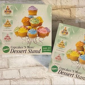 Includes 2 Wilton Cupcake Stand NEW 🎄